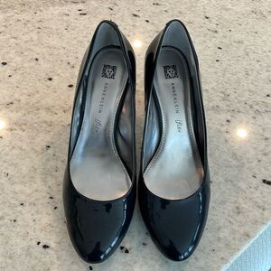Anne Klien Navy patent leather heels 9 1/2
